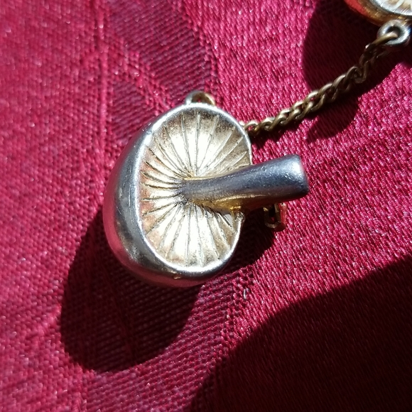 Cute 2-pin Gold Tone and Silver Tone Mushroom Chain Set - Picture 2 of 7